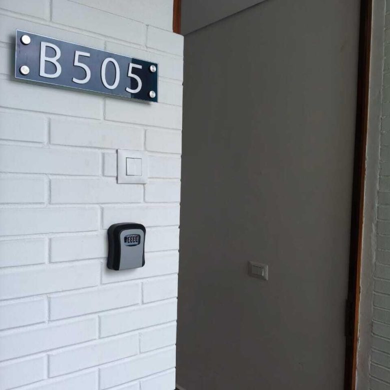 780