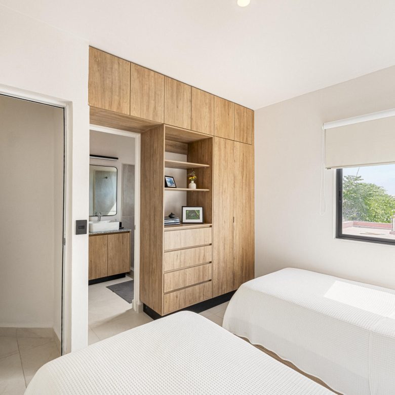 780