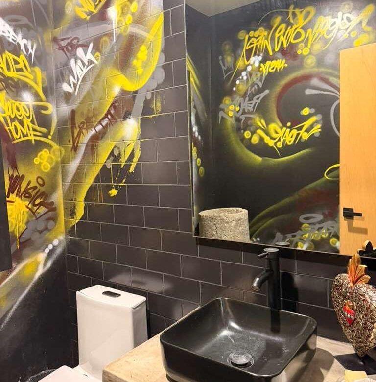 768